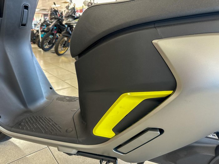 2024 ZEEHO AE6+ AE Grey