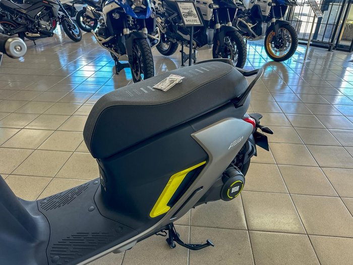 2024 ZEEHO AE6+ AE Grey