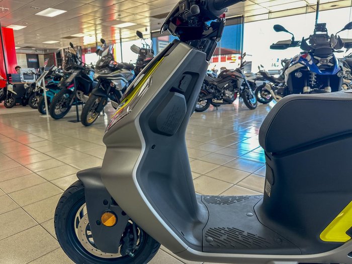 2024 ZEEHO AE6+ AE Grey