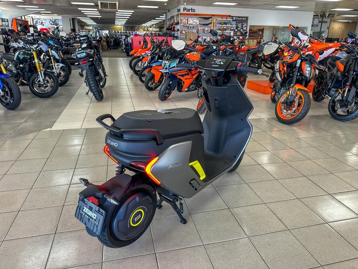 2024 ZEEHO AE6+ AE Grey