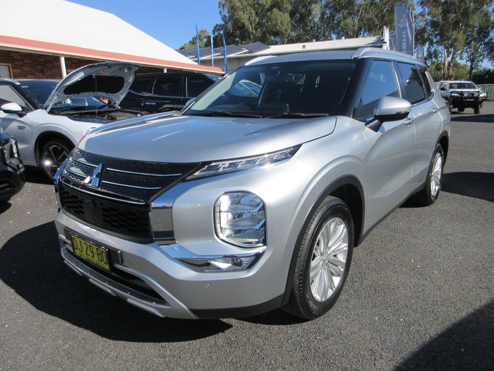 2023 Mitsubishi Outlander LS