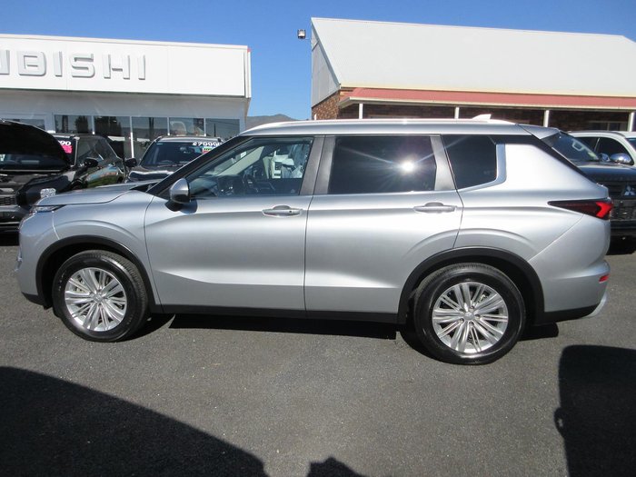 2023 Mitsubishi Outlander LS