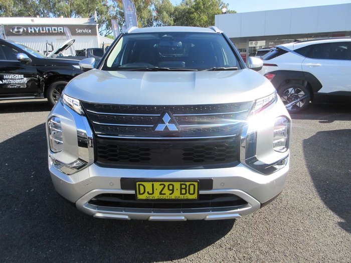 2023 Mitsubishi Outlander LS