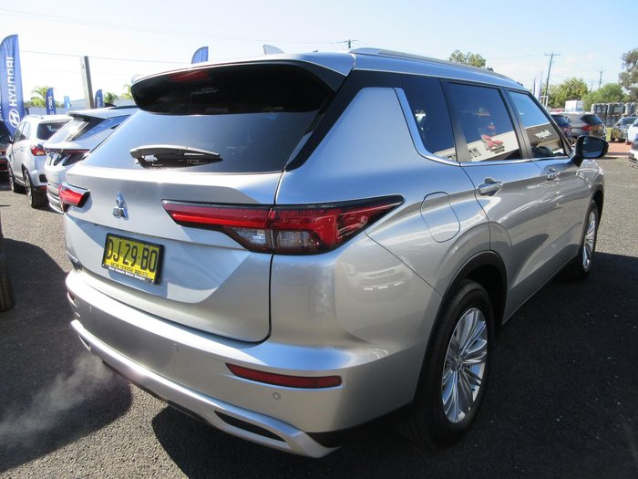 2023 Mitsubishi Outlander LS