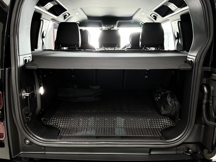 2025 Land Rover Defender 110 P400e X-Dynamic HSE