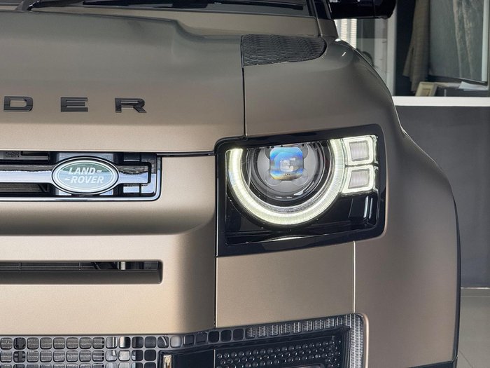 2025 Land Rover Defender 110 P400e X-Dynamic HSE