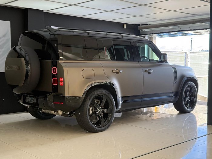 2025 Land Rover Defender 110 P400e X-Dynamic HSE