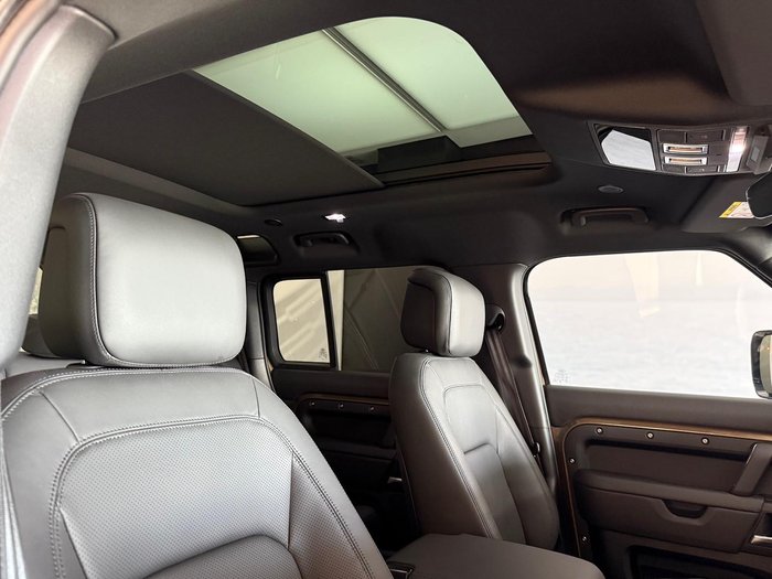 2025 Land Rover Defender 110 P400e X-Dynamic HSE
