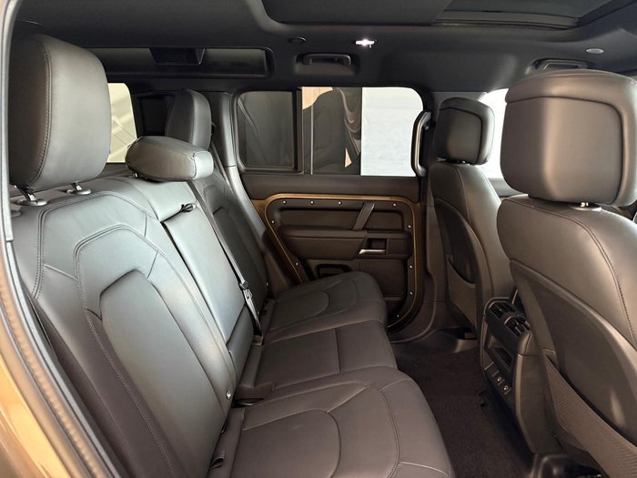 2025 Land Rover Defender 110 P400e X-Dynamic HSE