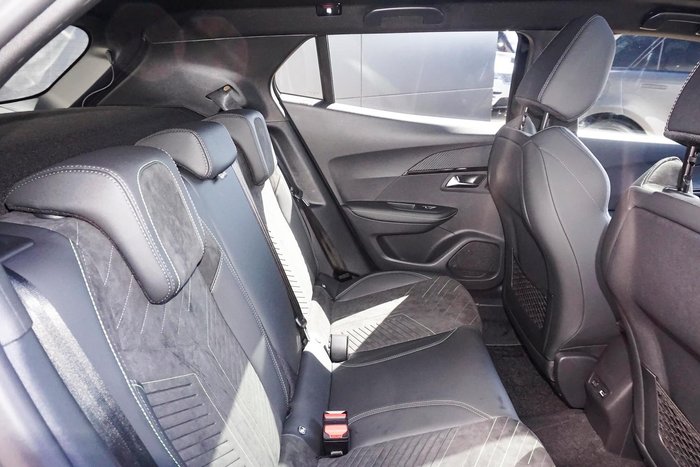 2025 Peugeot 2008 GT Hybrid