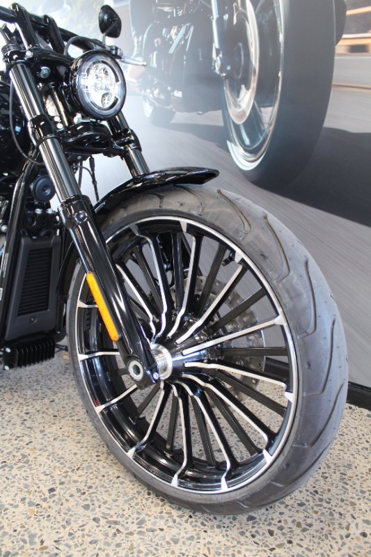 2025 Harley-davidson FXBR BREAKOUT (117) VIVID BLACK