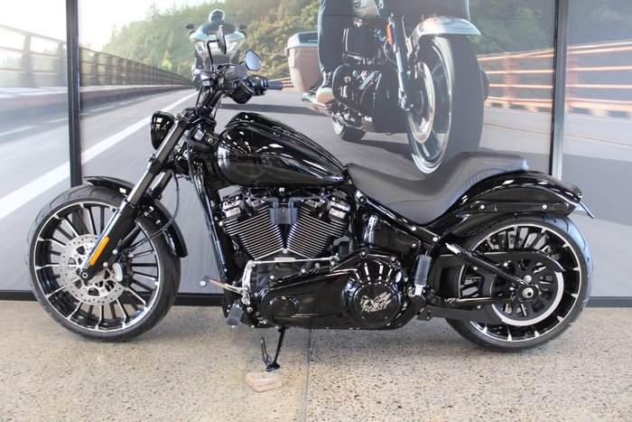 2025 Harley-davidson FXBR BREAKOUT (117) VIVID BLACK