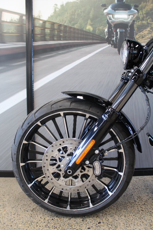 2025 Harley-davidson FXBR BREAKOUT (117) VIVID BLACK