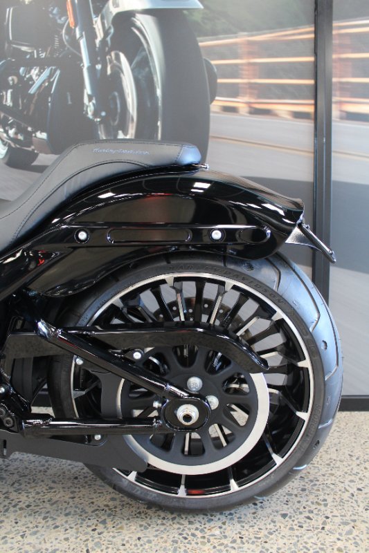 2025 Harley-davidson FXBR BREAKOUT (117) VIVID BLACK