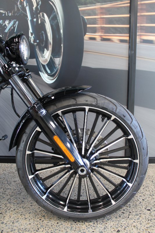 2025 Harley-davidson FXBR BREAKOUT (117) VIVID BLACK
