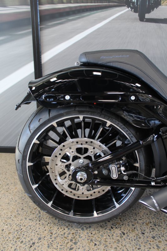 2025 Harley-davidson FXBR BREAKOUT (117) VIVID BLACK