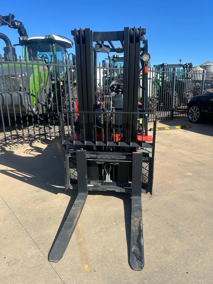 2024 REDLIFT Cpcd30h-490