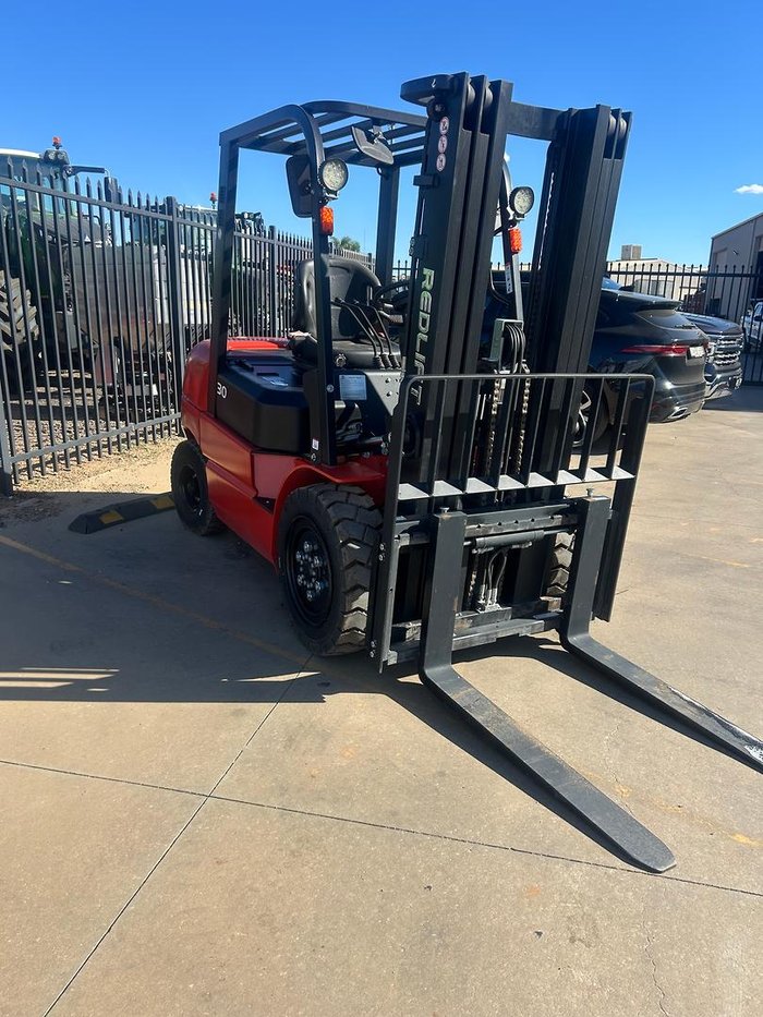 2024 REDLIFT Cpcd30h-490