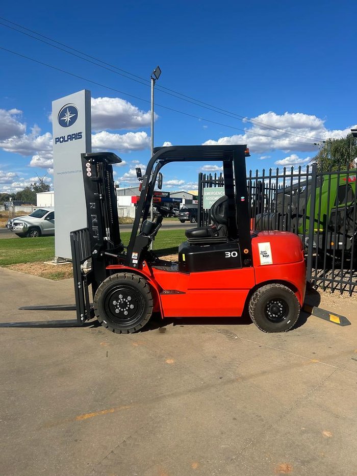 2024 REDLIFT Cpcd30h-490