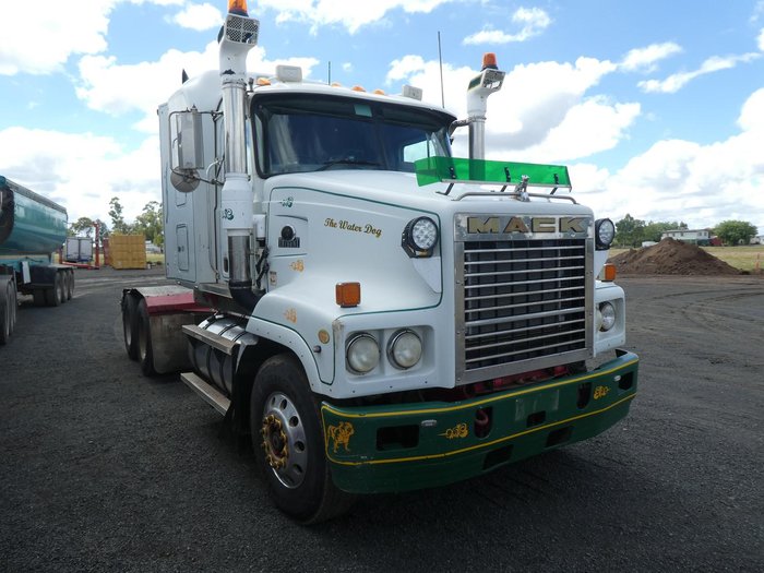 2003 Mack Trident WHITE