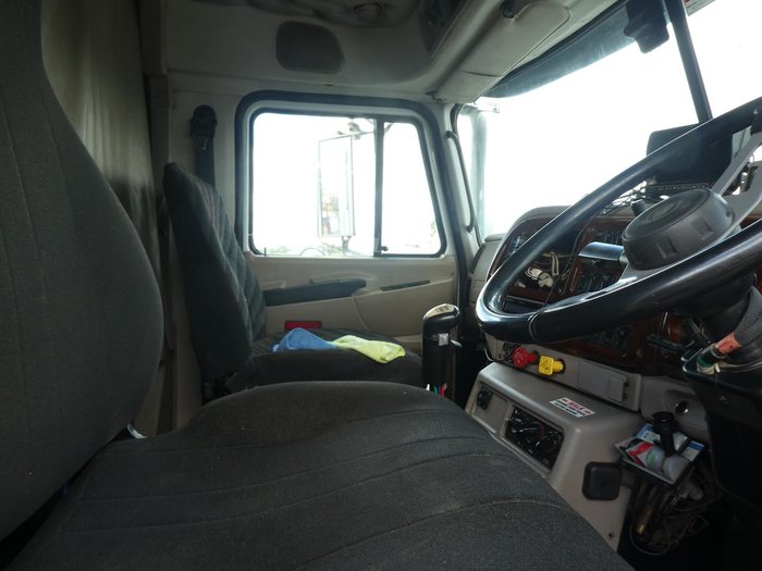 2003 Mack Trident WHITE