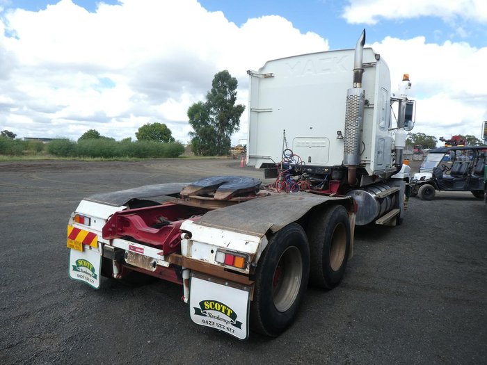 2003 Mack Trident WHITE