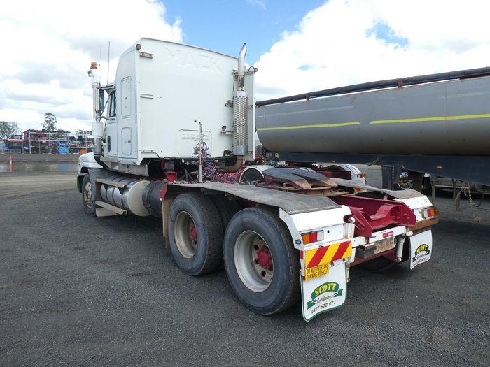 2003 Mack Trident WHITE