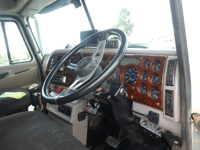 2003 Mack Trident WHITE