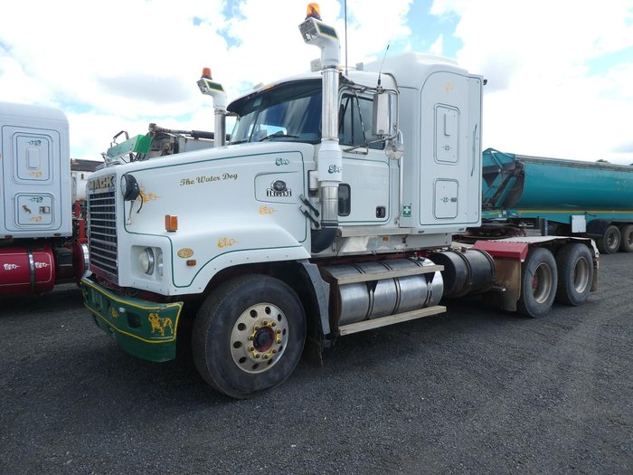 2003 Mack Trident WHITE