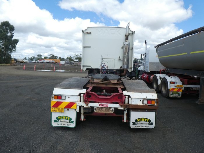 2003 Mack Trident WHITE