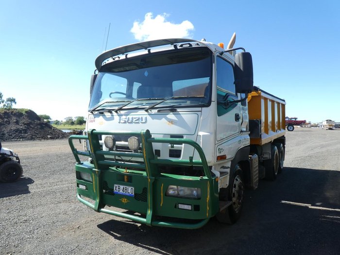 2010 Isuzu Cxz Giga WHITE