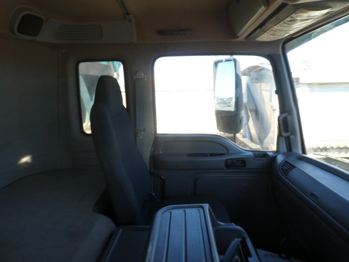 2010 Isuzu Cxz Giga WHITE