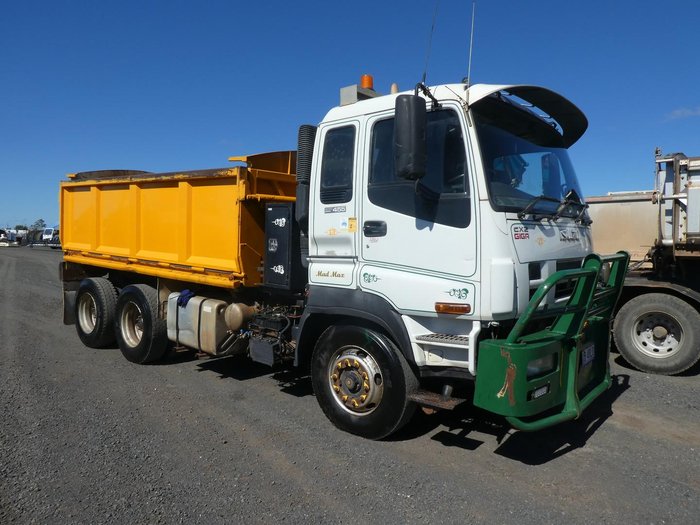 2010 Isuzu Cxz Giga WHITE