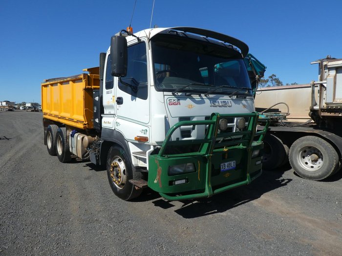 2010 Isuzu Cxz Giga WHITE