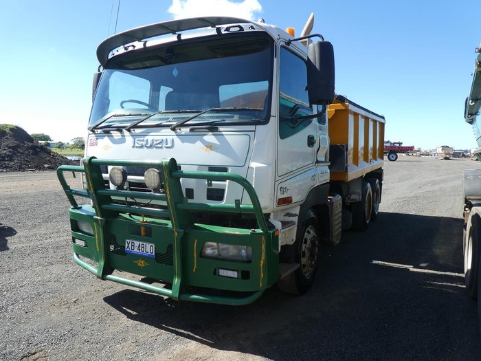 2010 Isuzu Cxz Giga WHITE