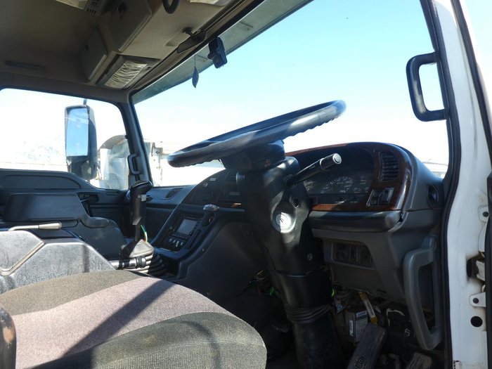 2010 Isuzu Cxz Giga WHITE