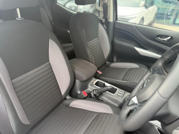 2024 Nissan Navara ST-X