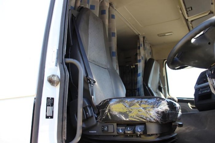 2003 Volvo Fm Series FM9 340 WHITE
