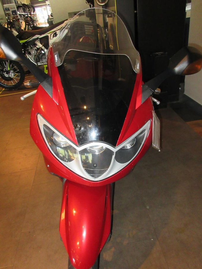2006 Triumph Sprint ST 1050 Sprint Red