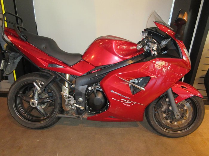 2006 Triumph Sprint ST 1050 Sprint Red