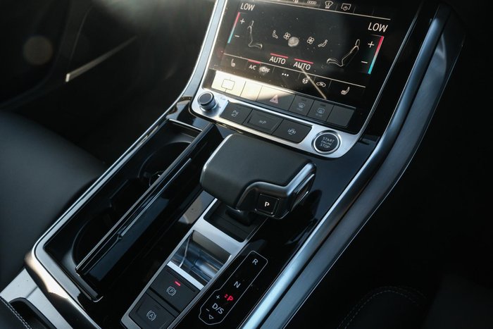 2025 Audi Q7 55 TFSI S line