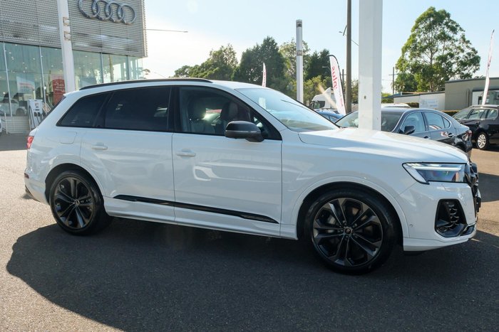 2025 Audi Q7 55 TFSI S line