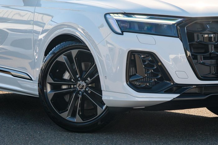 2025 Audi Q7 55 TFSI S line