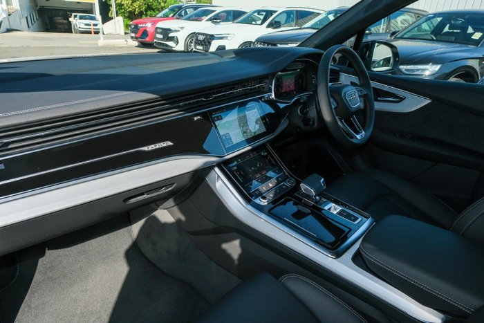 2025 Audi Q7 55 TFSI S line