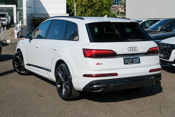 2025 Audi Q7 55 TFSI S line