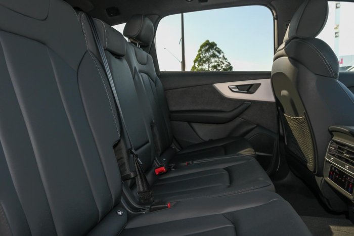 2025 Audi Q7 55 TFSI S line