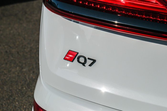 2025 Audi Q7 55 TFSI S line