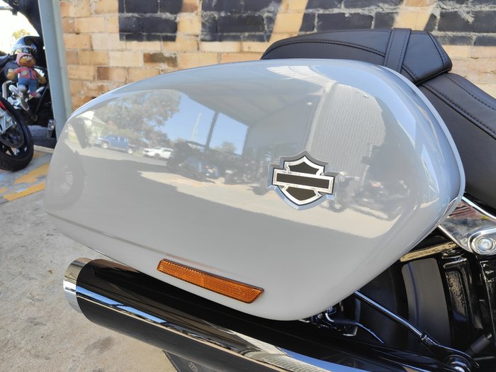2024 HARLEY-DAVIDSON SPORT GLIDE 107 (FLSB) ROAD GREY