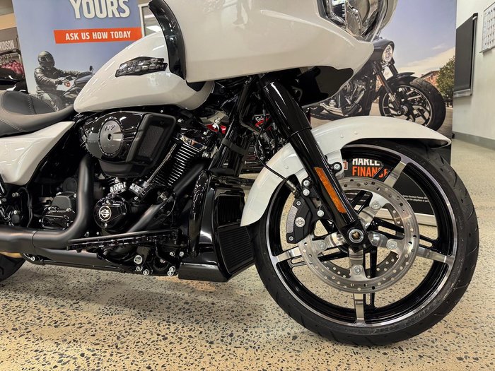 2025 Harley-Davidson Road Glide 117 (FLTRX) Touring White