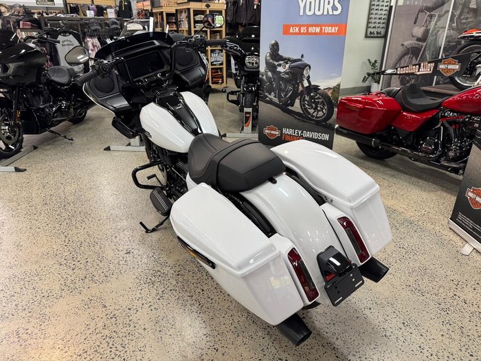 2025 Harley-Davidson Road Glide 117 (FLTRX) Touring White